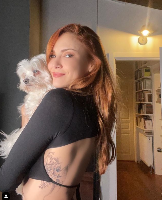 Mine Tugay iddialı pozlarıyla Instagram'ı yıktı geçti beğeni yağdı! - Resim: 1