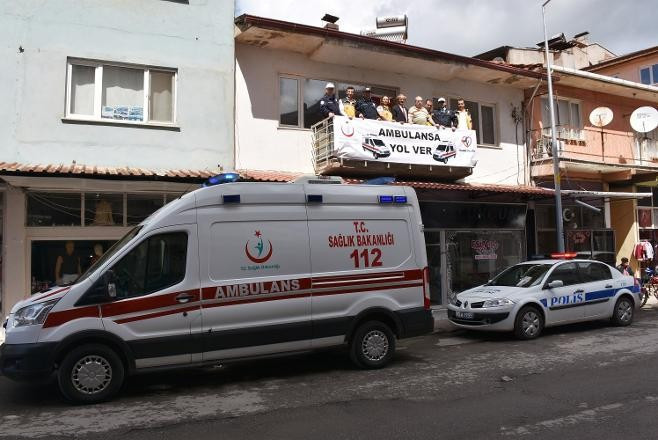 'Bayrak asan dayı' yine gündemde! Bakın bu sefer ne astı - Resim: 2