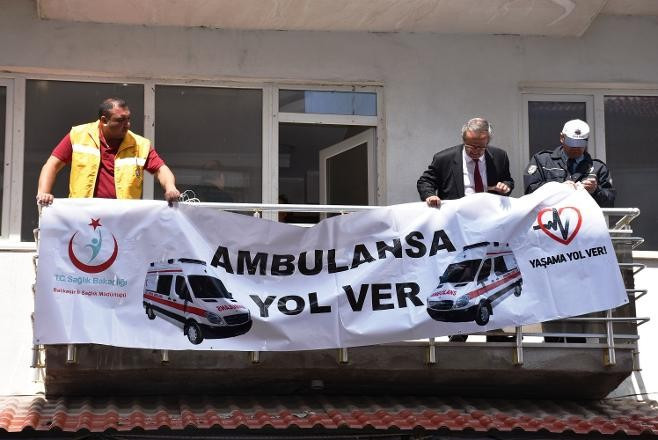 'Bayrak asan dayı' yine gündemde! Bakın bu sefer ne astı - Resim: 4