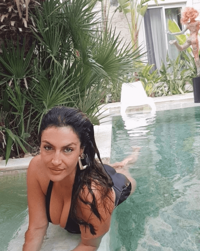 Tuğba Ekinci leopar desenli ipli bikinisiyle meydan okudu! 'Var mı daha iyisi?' - Resim: 1