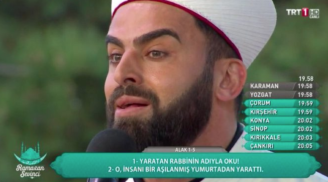 Kaşlarıyla olay olmuştu! Ezber bozan hafız kimdir ne iş yapar? - Resim: 1