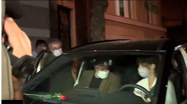 Arzum Onan'la Mehmet Aslantuğ polis çevirmesine takılınca gergin anlar yaşandı - Resim: 3