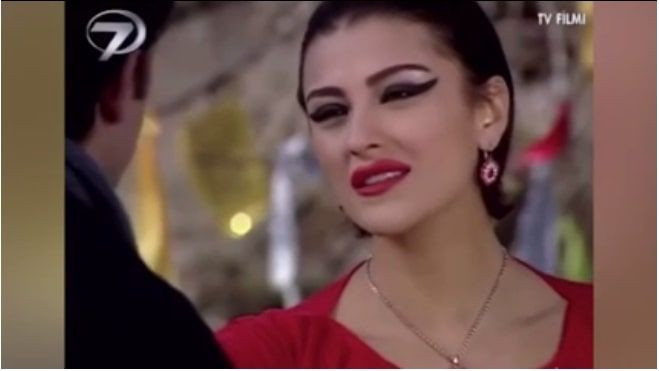 Kanal 7'deki filmde 'Şeytan' rolünü oynamış! Özge Ulusoy'un eski hali inanılmaz - Resim: 3