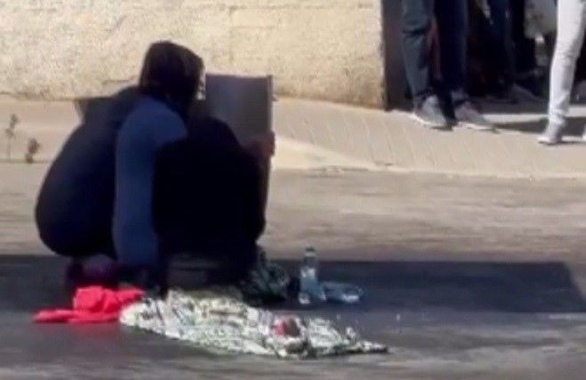 İzmir'de seyyar satıcı çocuklarının üzerine benzin döküp yakmak istedi! Korku dolu anlar kamerada - Resim: 3