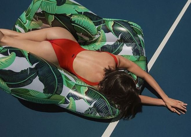 Kendall Jenner ve Kylie Jenner'dan mayo tanıtımı! - Resim: 3