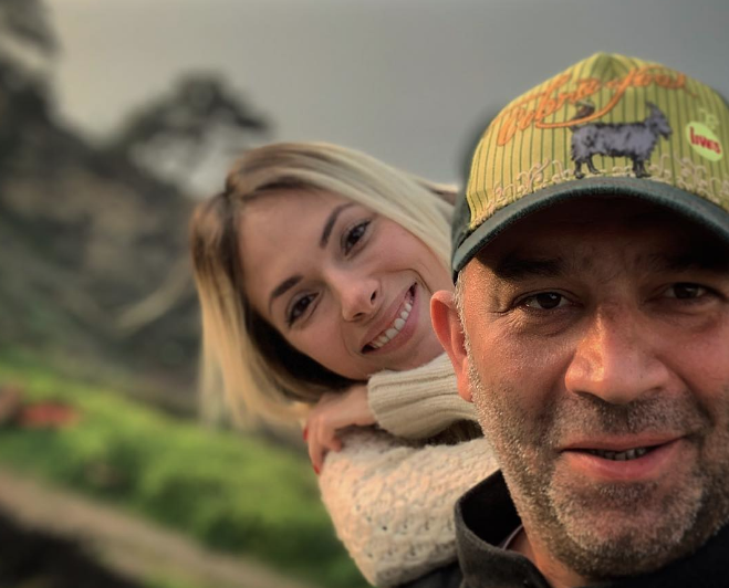 Şevket Çoruh'tan müjdeli haber ikinci kez baba oluyor eşi Özge Turna kimdir? - Resim: 2