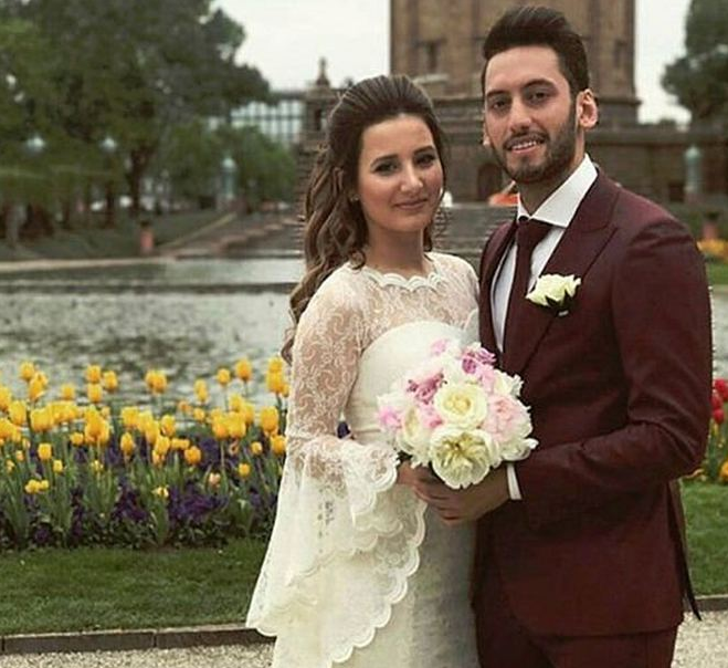 Evli Hakan Çalhanoğlu o güzelle çok fena yakalandı skandal fotoğraf - Resim: 1