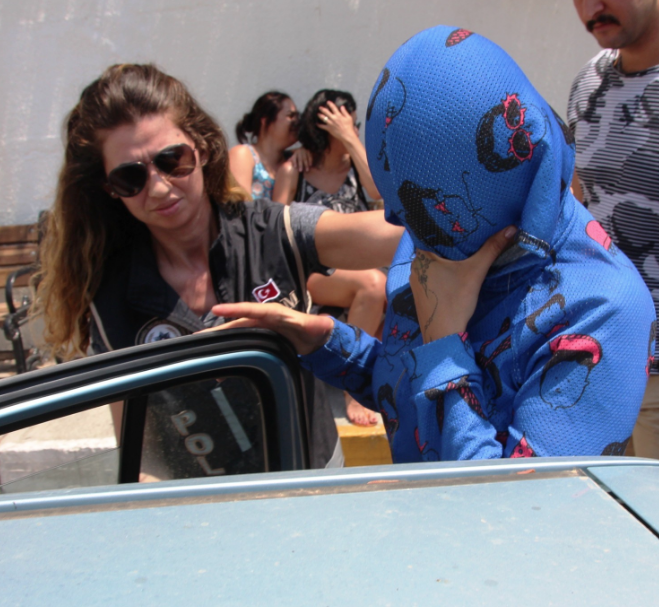 Adnan Oktar’ın 'kediciği' Bodrum’da güneşlenirken yakalandı - Resim: 4