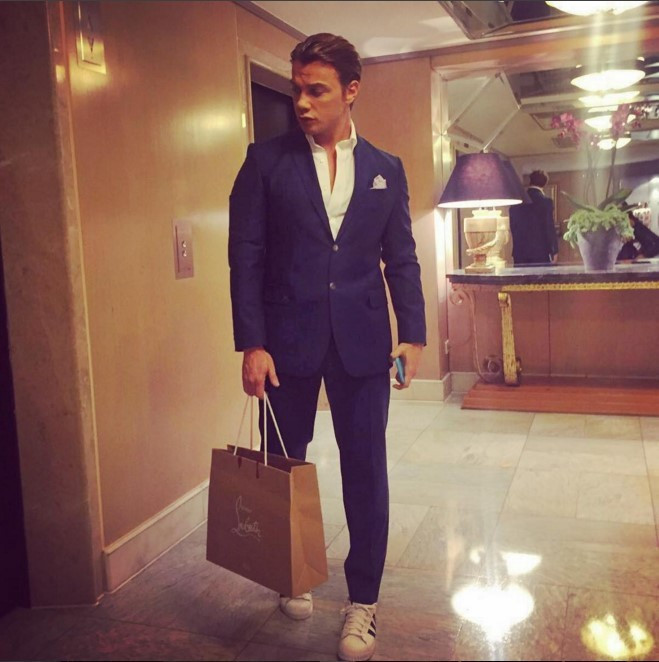 Sinan Akçıl'ın yatakta rujlu sırtı olay oldu! - Resim: 3