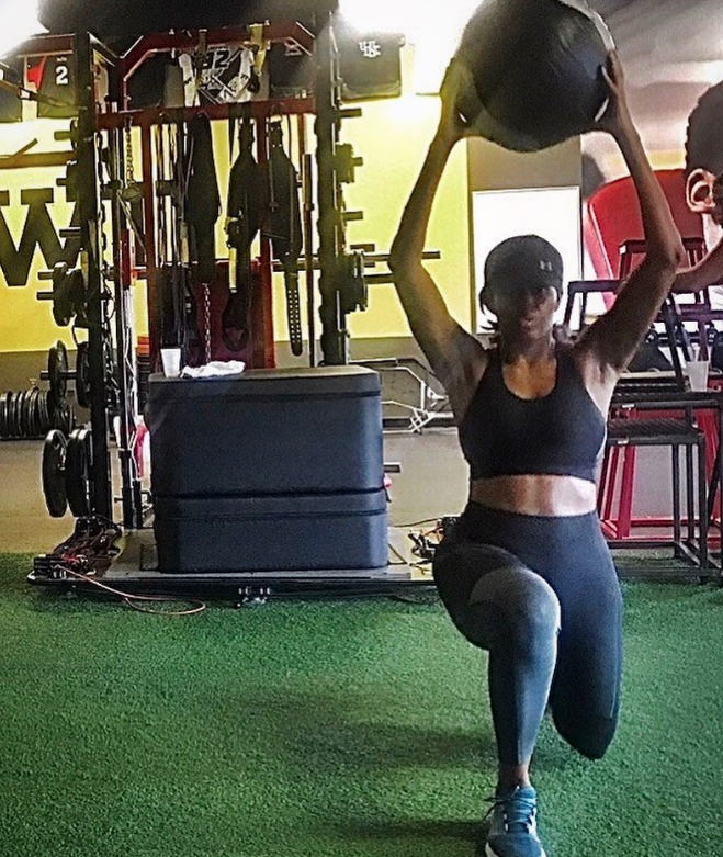 Taytlı spor pozu olay yarattı Michelle Obama'yı görenlerin ağzı açık kaldı - Resim: 2