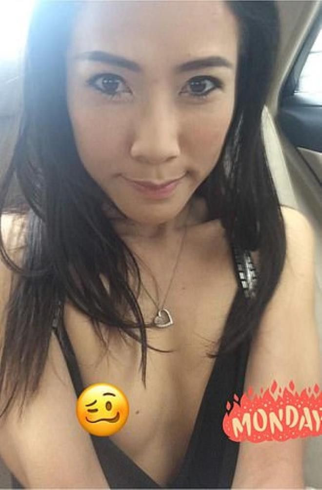 Tayland Kralı'nın resmi metresinin çıplak fotoğrafları sızdı! Manşetlere çıkan skandal fotoğraflar - Resim: 2