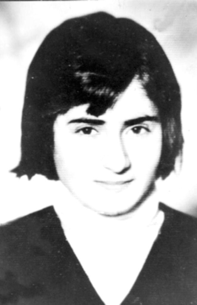 Fotoğraftaki kişiyi tanıdınız mı elektrikleri bile yoktu şimdi çok ünlü! - Resim: 2