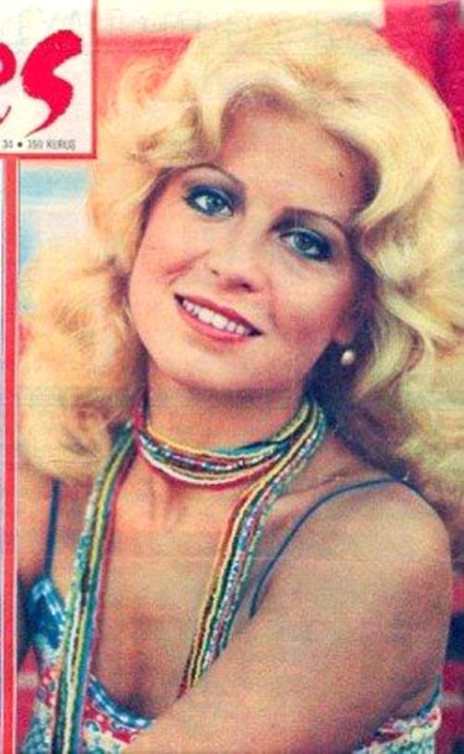 70'lik Füsun Önal bikinisiyle poz verdi ortalık yıkıldı - Resim: 1