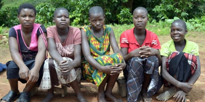 İğrenç gelenek! Cinsel ilişkiye girmezse ölen kocasını gömemiyor - Resim: 3