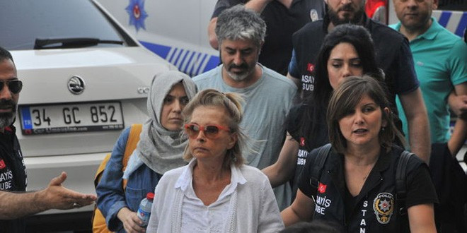 Nazlı Ilıcak: Zekeriya Öz bana kumpas kurdu! - Resim: 2