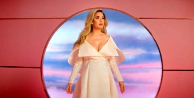 Yıldız şarkıcı Katy Perry hamile olduğunu duyurdu! Bakın klibinde nasıl ortaya çıktı - Resim: 3