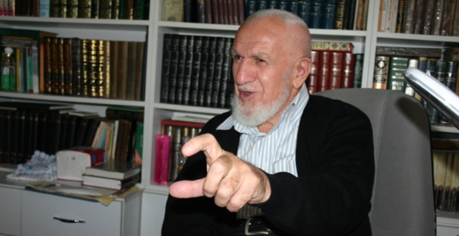  Cevat Akşit sosyal medyayı salladı! Sevişirken soyunmayın - Resim: 1