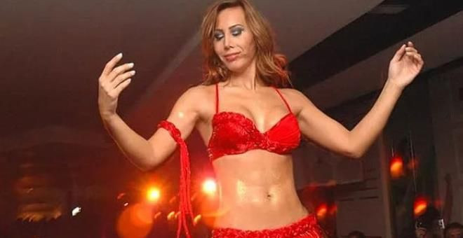 Bir dönemin gözde oryantaliydi dikiş makinasının başına geçti onu hiç böyle görmediniz! - Resim: 1