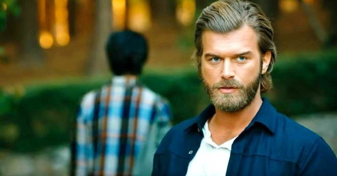 Cesur ve Güzel'in setinde Tuba Büyüküstün çıldırdı!  - Resim: 3