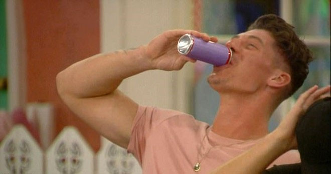 Canlı yayında iki erkek bir anda öpüşmeye başladı devamı fena - Resim: 4