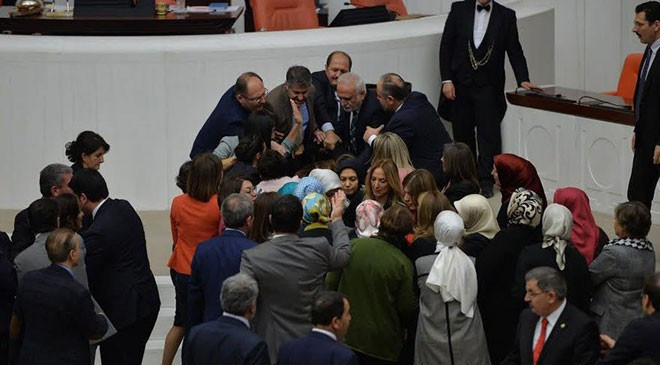 TBMM'deki kadın kavgası mahkemelik oldu! - Resim: 1