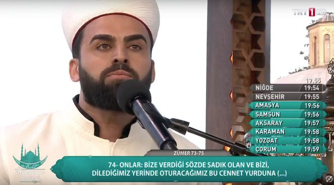 Kaşlarıyla olay olmuştu! Ezber bozan hafız kimdir ne iş yapar? - Resim: 2