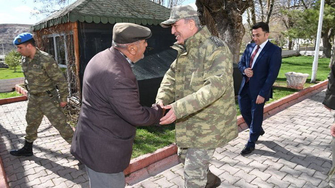 Hulusi Akar 20 yıl sonra gidip onu buldu!  - Resim: 1