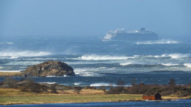 Norveç'ten yola çıkan Viking Sky gemisi için nefesler tutuldu - Resim: 1