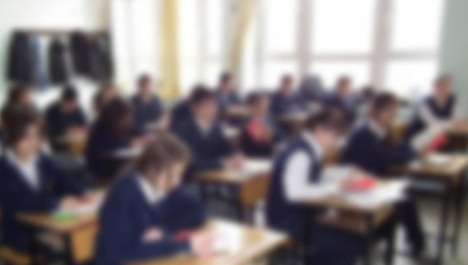 Sapık öğretmenin iğrençliğine bakın! Bir genç kızın vücut hatlarını görünce... - Resim: 3