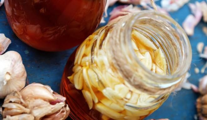 Mucize her derde deva! Her gün bal ve sarımsak karışımı bir kaşık yerseniz... - Resim: 2