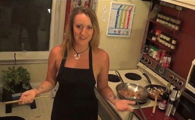 Çırılçıplak yemek pişirdi sebebi sizi çok şaşırtacak! - Resim: 4