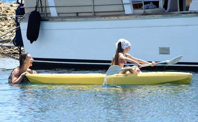 Tuba Ünsal tatilin keyfini çocuklarıyla çıkardı fit vücudu dikkatlerden kaçmadı - Resim: 4