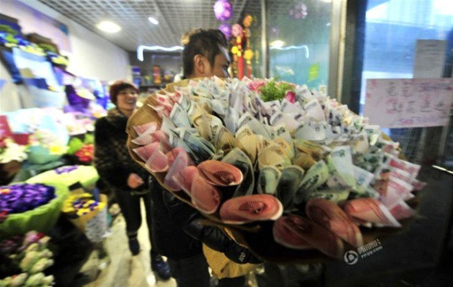 Sevgilisine aldığı hediyeye bakın yok artık - Resim: 1