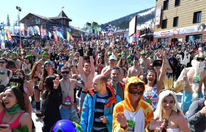 Rus kızları festivalde sınırları zorladı! İşte yürek hoplatan o görüntüler - Resim: 3