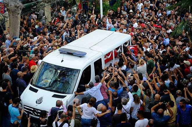 Tarık Akan'ın sırrı canlı yayında ortaya çıktı! - Resim: 1
