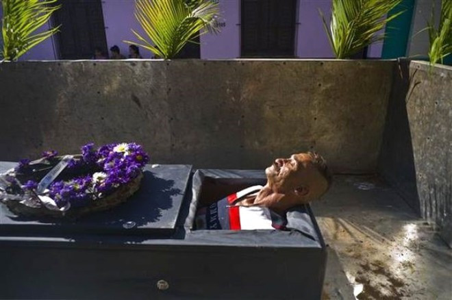 Yok böyle gelenek canlı canlı birini gömüp... - Resim: 1