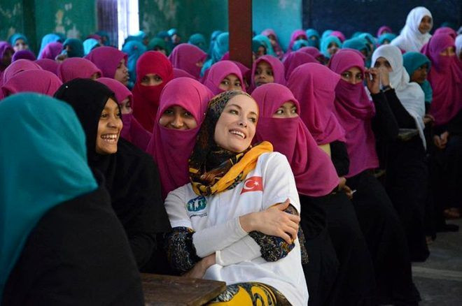 Gamze Özçelik'ten etkilendi kardeşi Meltem Özçelik de tesettüre girdi - Resim: 2