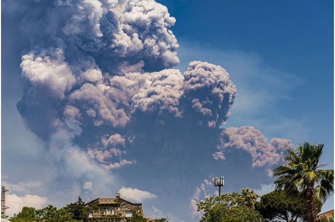 Etna Yanardağı patladı: Turistler panik halinde kaçmaya başladı - Resim: 4