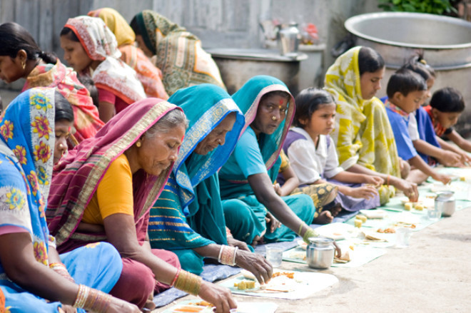 Bu nasıl gelenek burada kızlar köpeklerle evleniyor! - Resim: 4