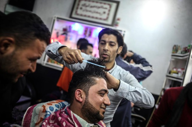 Böyle berber görülmedi! Kafalarını yakıyor nedeni ise… - Resim: 1