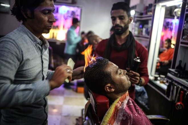 Böyle berber görülmedi! Kafalarını yakıyor nedeni ise… - Resim: 3