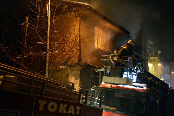 Afgan ailenin hayatını gazete dağıtıcısı kurtardı! - Resim: 1
