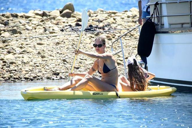 Tuba Ünsal tatilin keyfini çocuklarıyla çıkardı fit vücudu dikkatlerden kaçmadı - Resim: 3