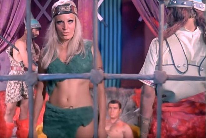 Yeşilçam'ın kötü kraliçesi Lale Belkıs'ın son haline bakın genç şarkıcıyla düet yaptı! - Resim: 1