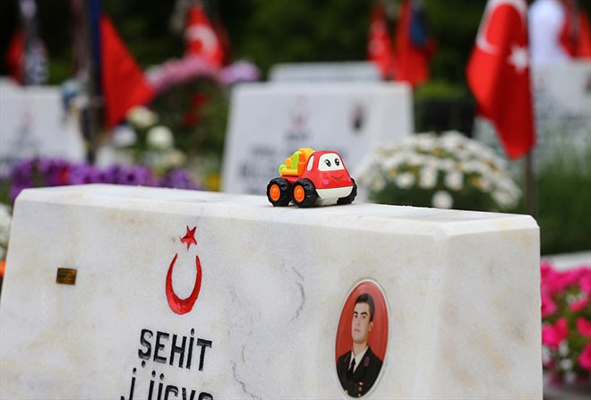 Şehit çocuklarının en acı günleri babalar günü - Resim: 2