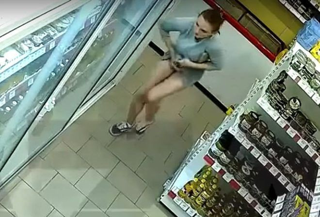 Kadın hırsız çaldığı ürünleri kaşla göz arasında iç çamaşırına sakladı! İşte o anlar - Resim: 4