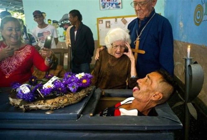 Yok böyle gelenek canlı canlı birini gömüp... - Resim: 2