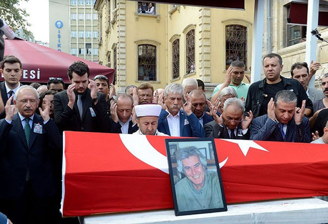 Tarık Akan'ın sırrı canlı yayında ortaya çıktı! - Resim: 2