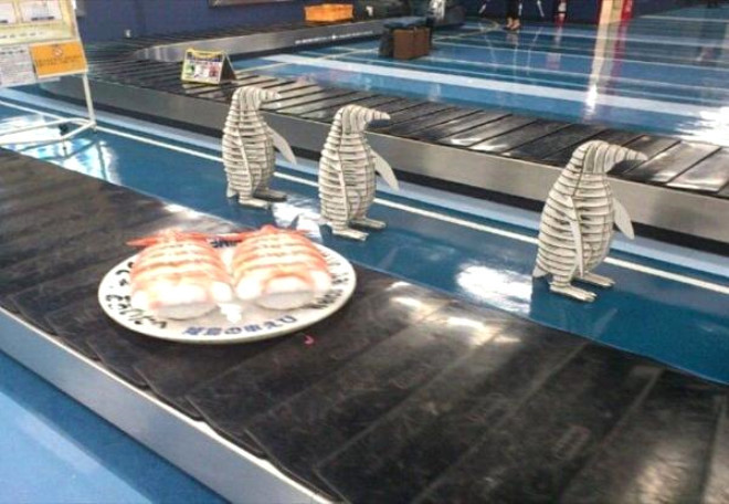 Bu insanlar havaalanının orta yerinde neden bu haldeler? - Resim: 2