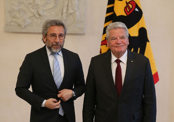 Öcalan'ın yanındaki ünlü isme bakın! Şok olacaksınız - Resim: 1